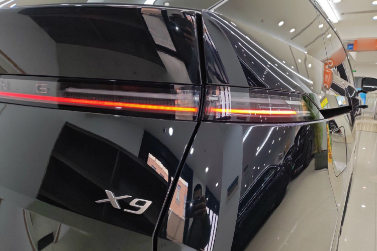 小鹏X9 2024款 702超长续航Pro车身外观9