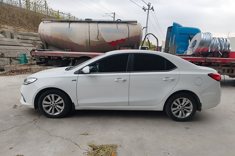 荣威360 2018款 PLUS 1.5L 手动豪华版车身外观4