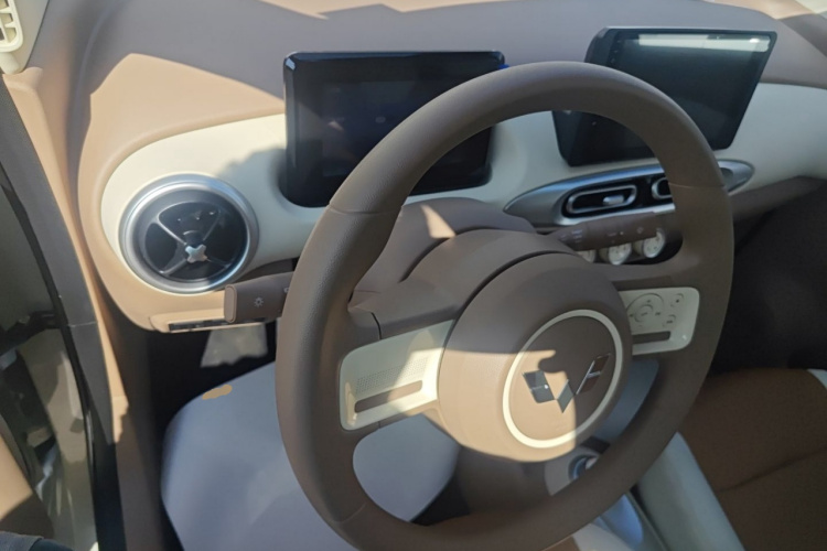 五菱汽车 宏光MINIEV 2025款 四门版 进阶款中控内饰7002