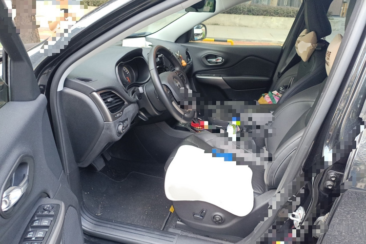 Jeep 自由光 2020款 2.0T 两驱领先版中控内饰7003