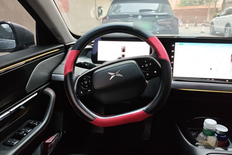 小鹏P7 2022款 670N+局部细节13