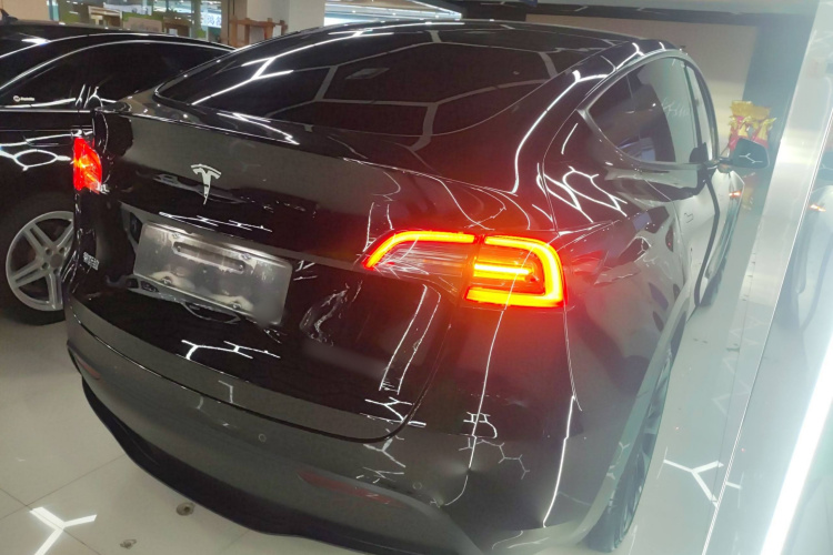 特斯拉 Model Y 2022款 改款 后轮驱动版车身外观7
