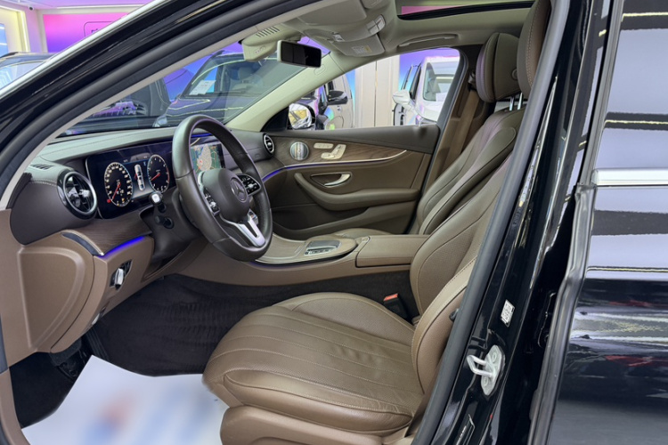 奔驰E级 2020款 改款 E 300 L 时尚型中控内饰7002