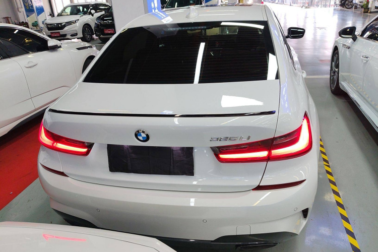 宝马3系 2022款 325Li M运动曜夜套装车身外观6