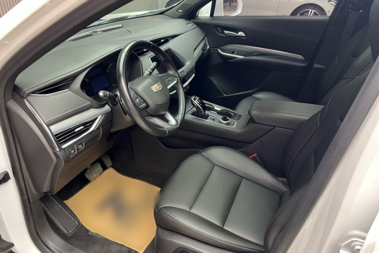 凯迪拉克XT4 2020款 改款 28T 两驱领先型中控内饰7005