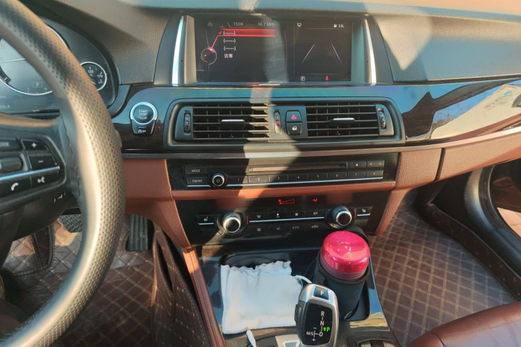 宝马5系 2014款 525Li 领先型局部细节16