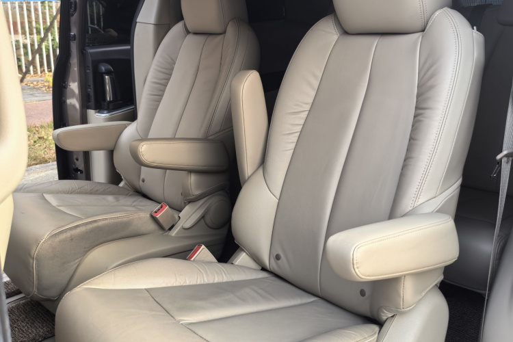 别克GL8 2017款 25S 尊贵型 国V中控内饰7007