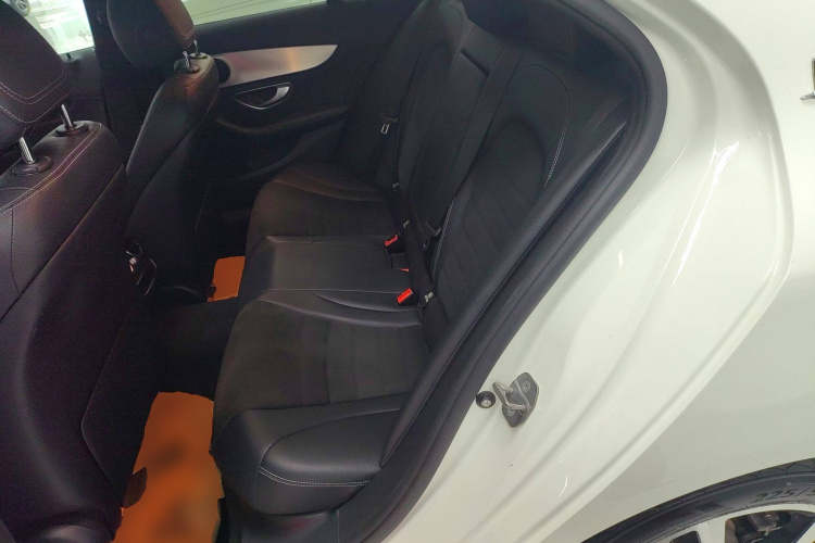 奔驰C级 2019款 C 260 运动版中控内饰21