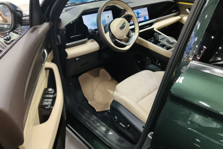 吉利汽车 星越L 2025款 东方曜 2.0TD 自动四驱望月版中控内饰7003