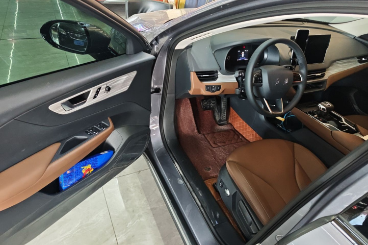 红旗E-QM5 2024款 610km PLUS中控内饰20