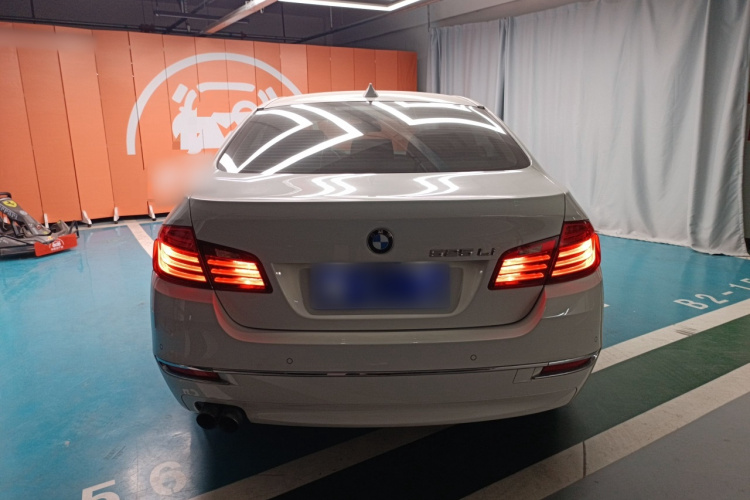 宝马5系 2014款 525Li 豪华设计套装车身外观6004