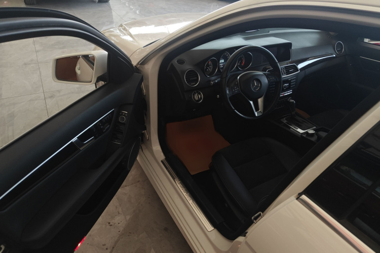 奔驰C级 2013款 C 260 时尚型 Grand Edition中控内饰7004