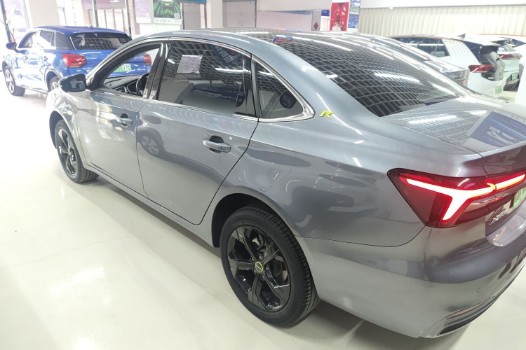 荣威i6 MAX新能源 2022款 EV 500天幕旗舰版车身外观4