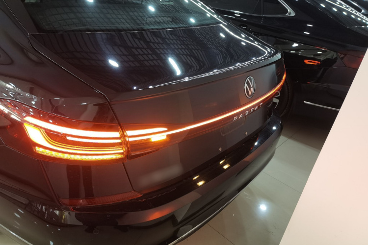 大众 帕萨特 2026款 出众款 330TSI 星空精英版车身外观6