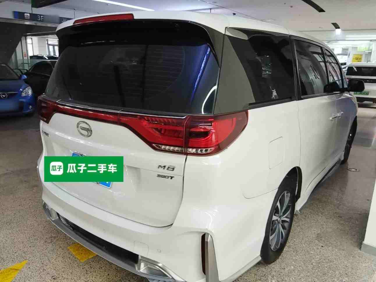 车辆右后45度外观展示