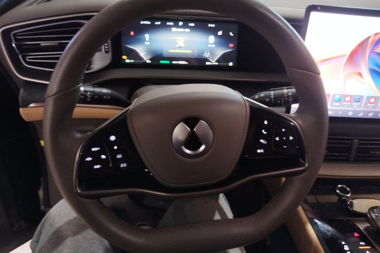 腾势D9 2022款 DM-i 970 四驱尊荣型中控内饰13