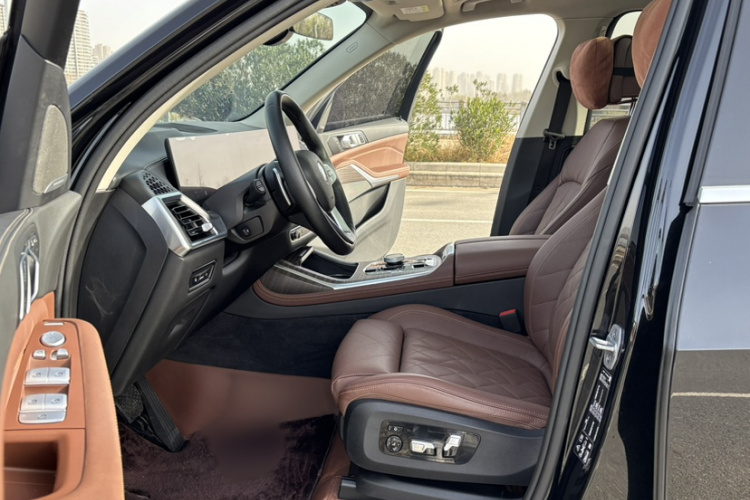 宝马X7 2023款 xDrive40i 领先型豪华套装中控内饰7001