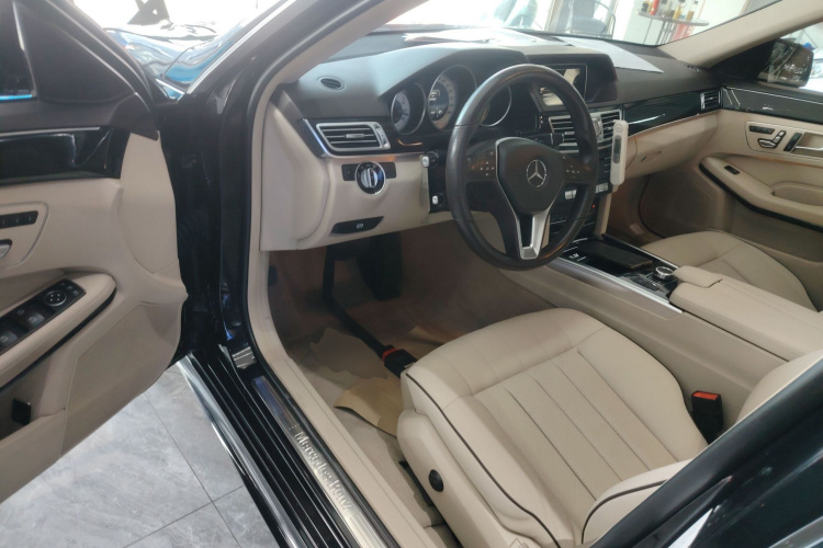 奔驰E级 2015款 改款 E 260 L 运动型中控内饰20