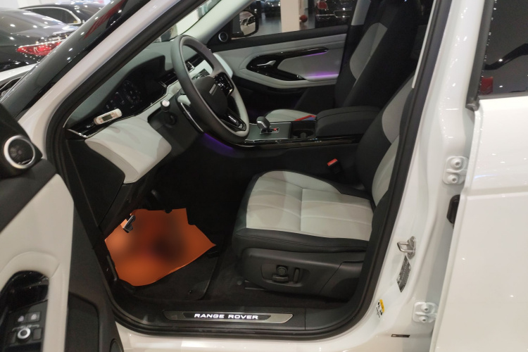 路虎 2024款 揽胜极光L SE 驭光尊耀版中控内饰19