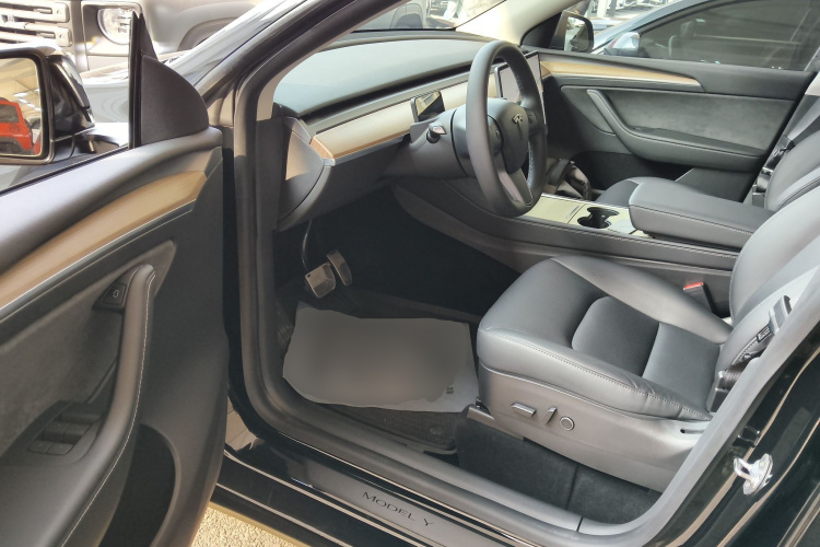 特斯拉 Model Y 2022款 后轮驱动版中控内饰7003