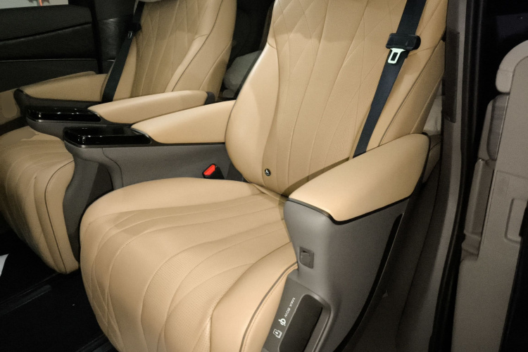 腾势D9 2022款 DM-i 1040 尊贵型中控内饰7004