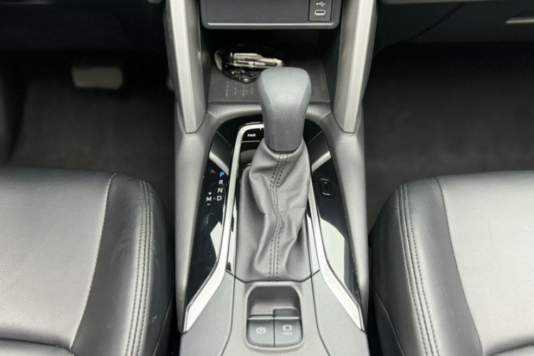 丰田 锋兰达 2024款 2.0L CVT领先版中控内饰7007