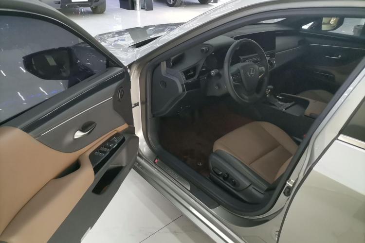 雷克萨斯ES 2022款 200 卓越版中控内饰7003