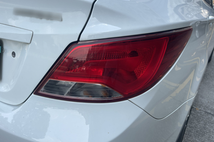 现代 瑞纳 2014款 1.4L 自动智能型GLS车身外观6006