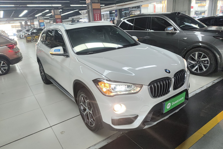 宝马X1 2019款 xDrive20Li 尊享型车身外观3