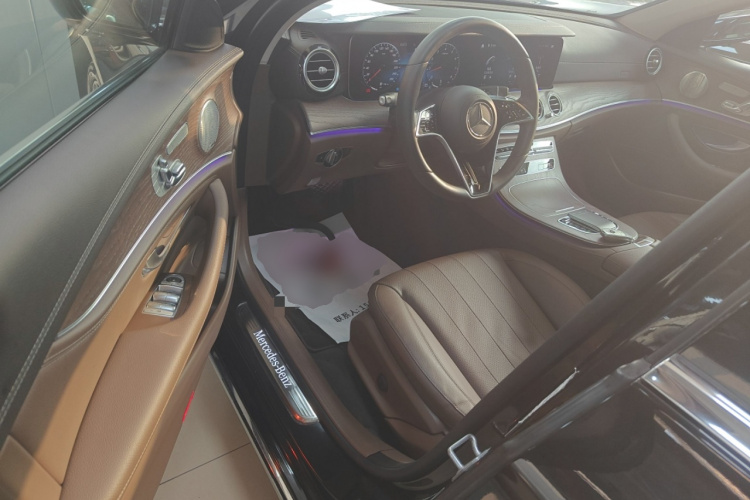 奔驰E级 2021款 改款 E 300 L 豪华型中控内饰20