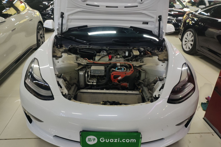 特斯拉 Model 3 2022款 Performance高性能全轮驱动版机舱底盘24