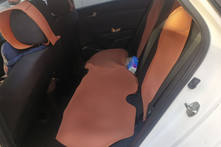 现代 悦纳 2016款 1.4L 手动炫酷版GLS中控内饰21