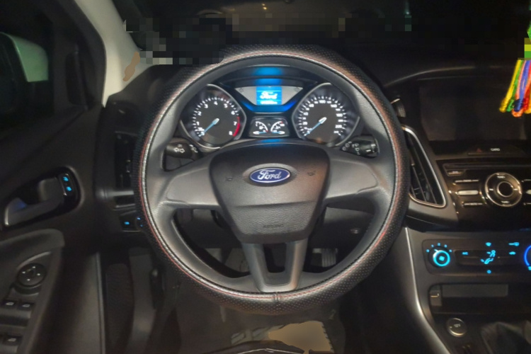 福特 福克斯 2018款 两厢经典 1.6L 手动舒适型智行版中控内饰13