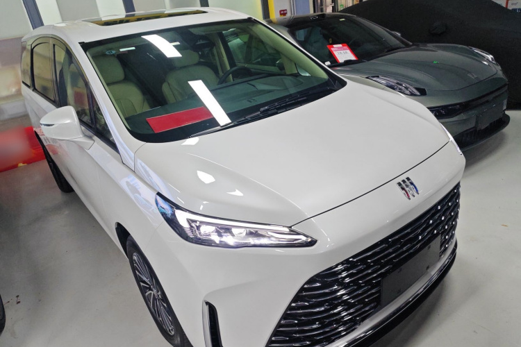 别克GL8新能源 2025款 陆尚 尊享版 7座车身外观3