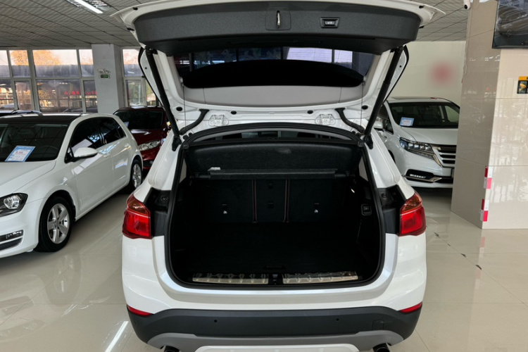 宝马X1 2018款 xDrive20Li 尊享型车身外观6004