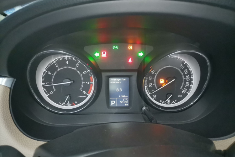 铃木 凯泽西 2011款 2.4L 两驱CVT标准版局部细节14