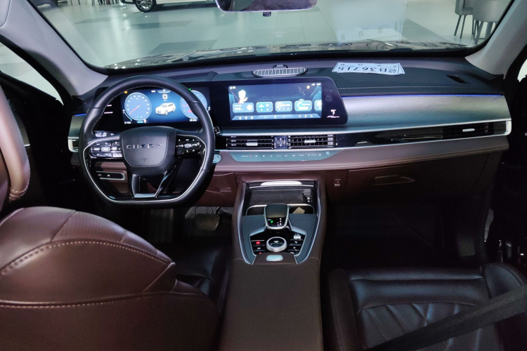 奇瑞 瑞虎8 PRO 2024款 冠军版 390T 两驱巅峰版 7座中控内饰7002