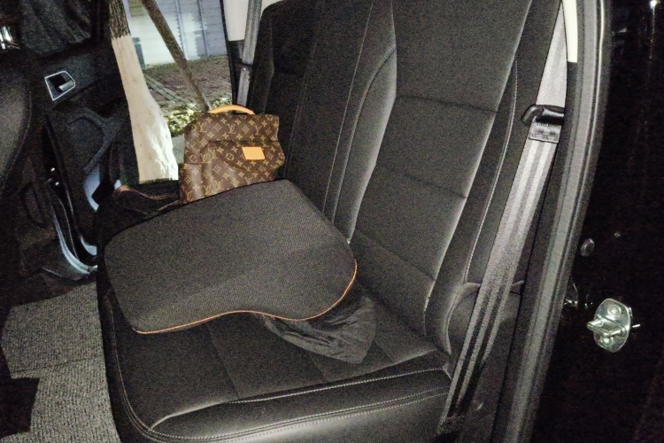 长城 炮 2023款 2.0T商用版自动柴油两驱精英型标箱GW4D20M中控内饰21