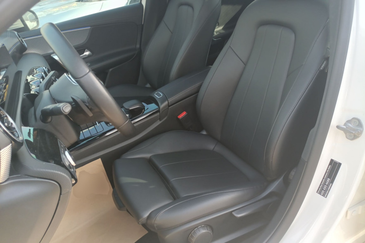 奔驰A级 2020款 改款 A 180 L 运动轿车特殊配置局部细节19