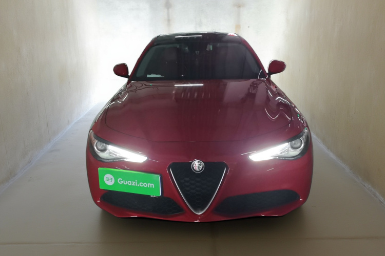 阿尔法·罗密欧 Giulia朱丽叶 2017款 2.0T 200HP 豪华版车身外观2