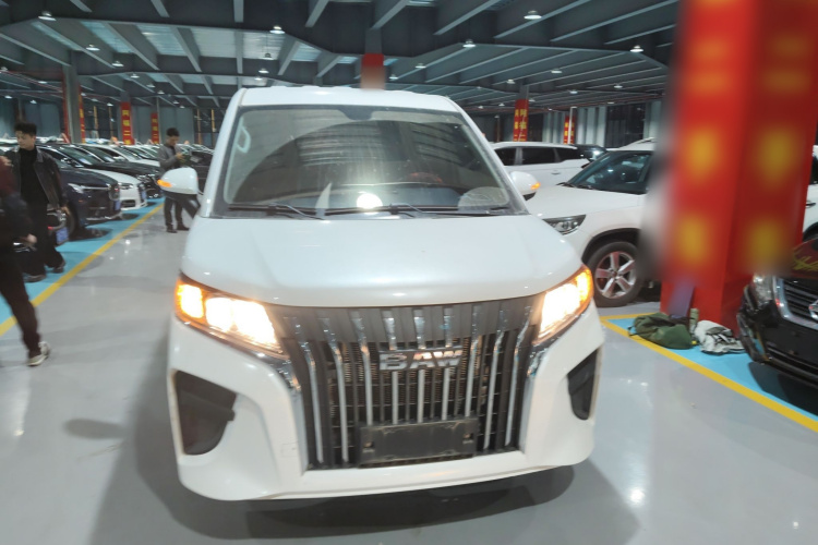 BAW北汽制造 锐胜王牌M7 2023款 2.0L 自动长轴创享型 7座车身外观2