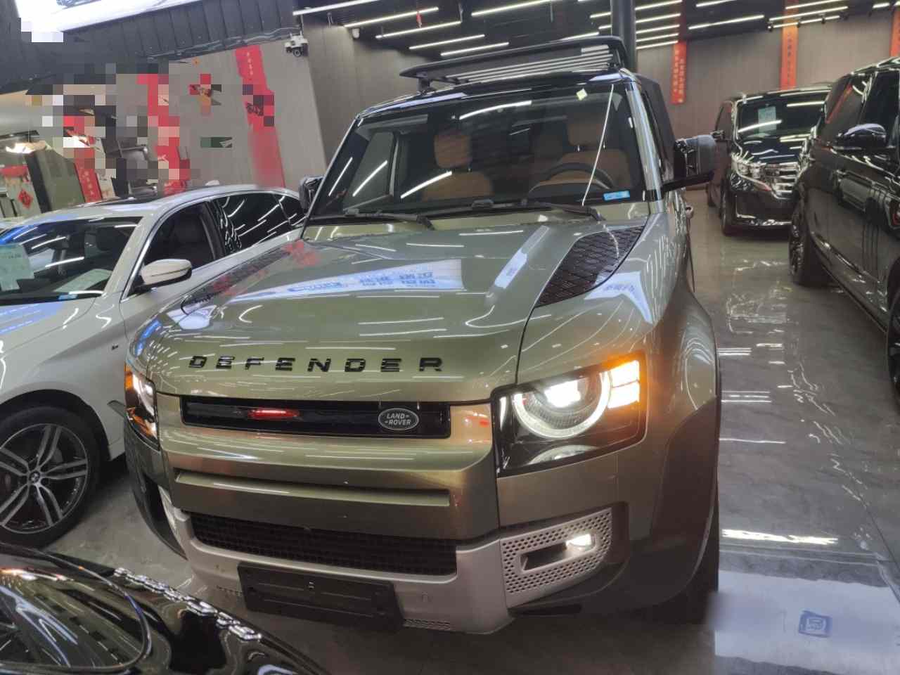 路虎卫士 2024款 110 3.0T P400 暗黑特别版(1)