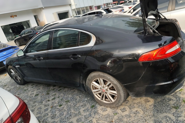 捷豹XF 2014款 XF 2.0T 风华版车身外观4