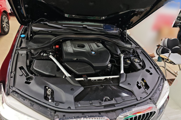 宝马5系 2019款 改款 530Li 尊享型 豪华套装机舱底盘24