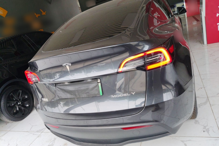 特斯拉 Model Y 2024款 长续航全轮驱动版车身外观6