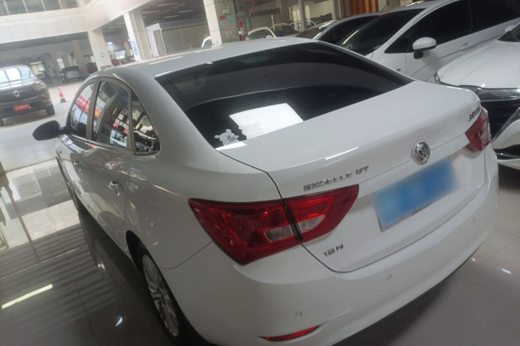 别克 英朗 2015款 15N 自动精英型车身外观4