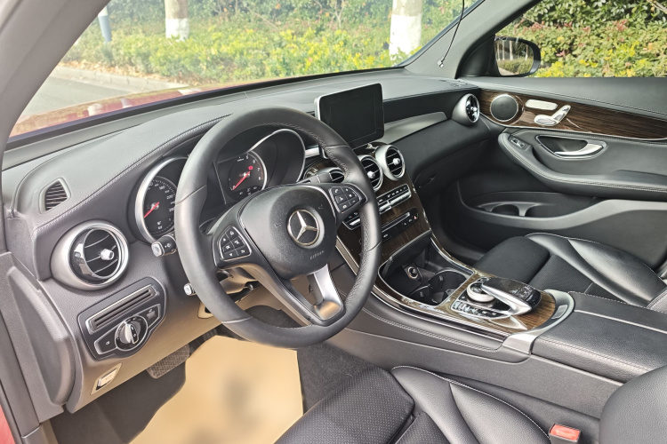 奔驰GLC 2016款 GLC 260 4MATIC 动感型中控内饰7002