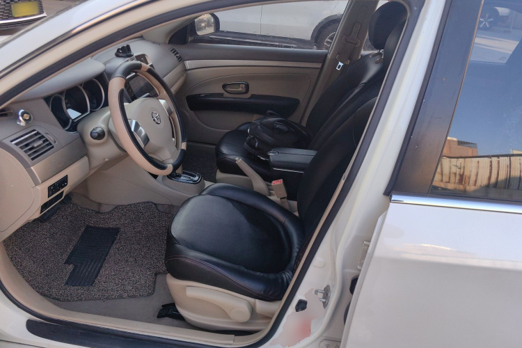 日产 轩逸 2012款 经典 1.6XE 自动舒适版局部细节19