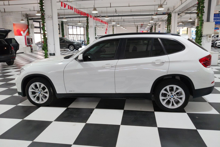 宝马X1 2014款 sDrive18i 时尚型车身外观4