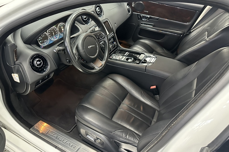 捷豹XJ 2015款  XJL 3.0 SC 两驱全景商务版中控内饰7006